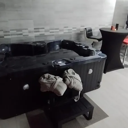 Why Not Yetişkin Oteli